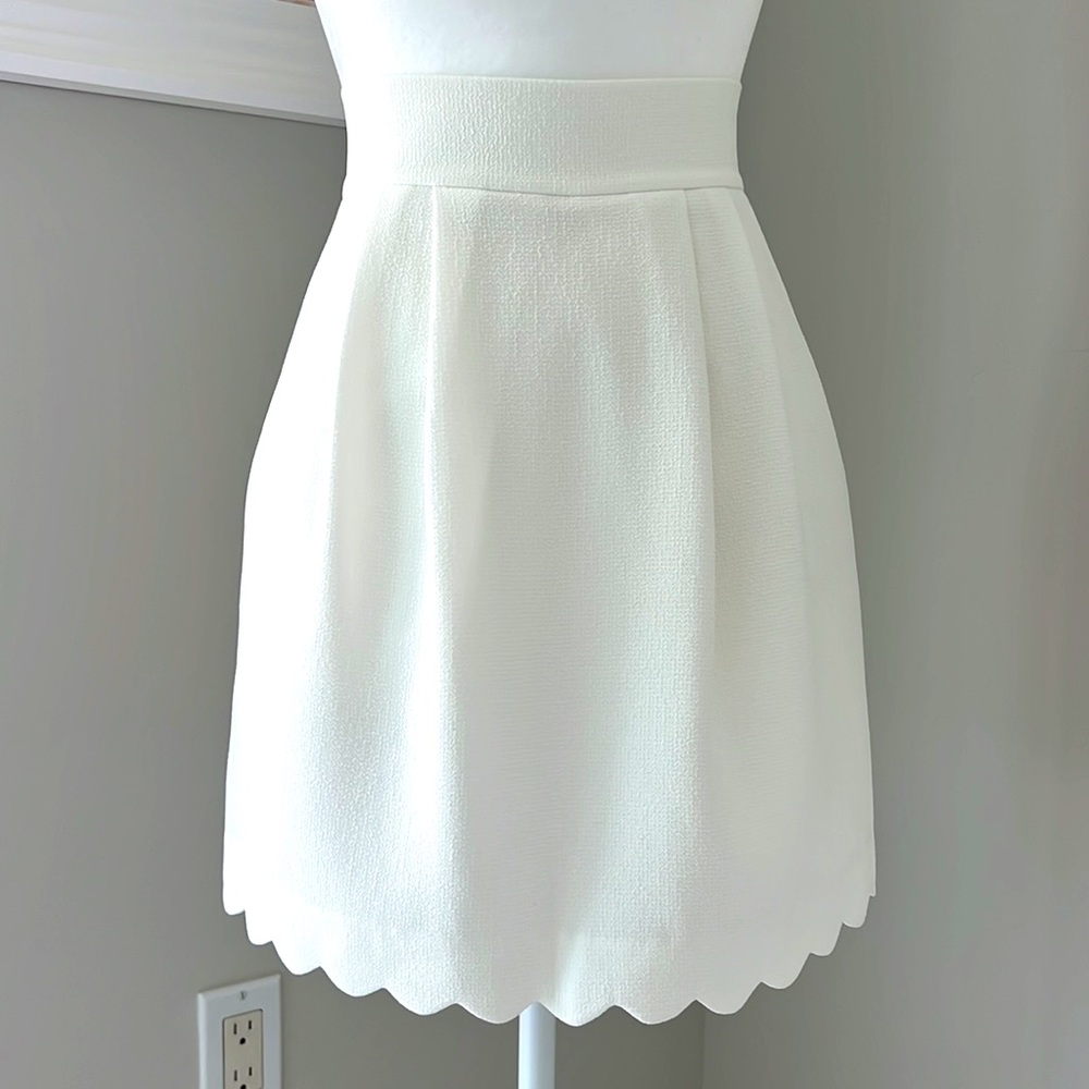 Club Monaco size double zero white skirt with pockets, new without tags.